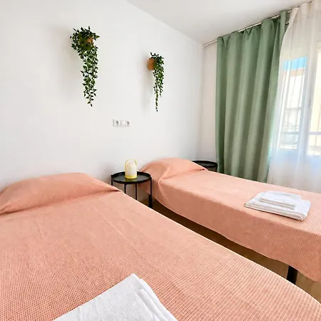 Senia Apartment, - 4 Min Walk To The Apartamento